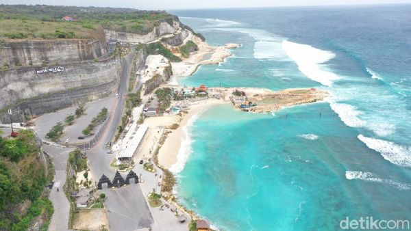 Foto Drone: Pantai Melasti Bali dari Ketinggian