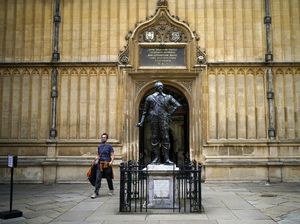 Inggris Setop Targetkan Terima Mahasiswa Asing, Dorong Ekspansi Kampusnya ke LN