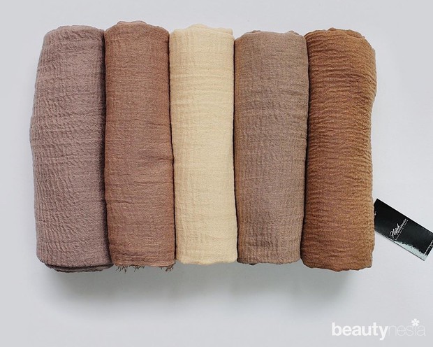 Pisahkan Hijab/ Foto: instagram.com/ hijab_deutschland.co Sebelum mencuci hijab sebaiknya pisahkan hijab berdasarkan bahannya