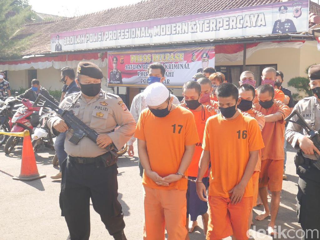 11 Pelaku Curanmor dan Pembobolan Rumah di Cimahi Dibekuk Polisi 11 Pelaku Curanmor dan Pembobolan Rumah di Cimahi Dibekuk Polisi