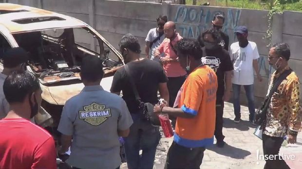 Rekonstruksi pembakaran mobil Via Vallen