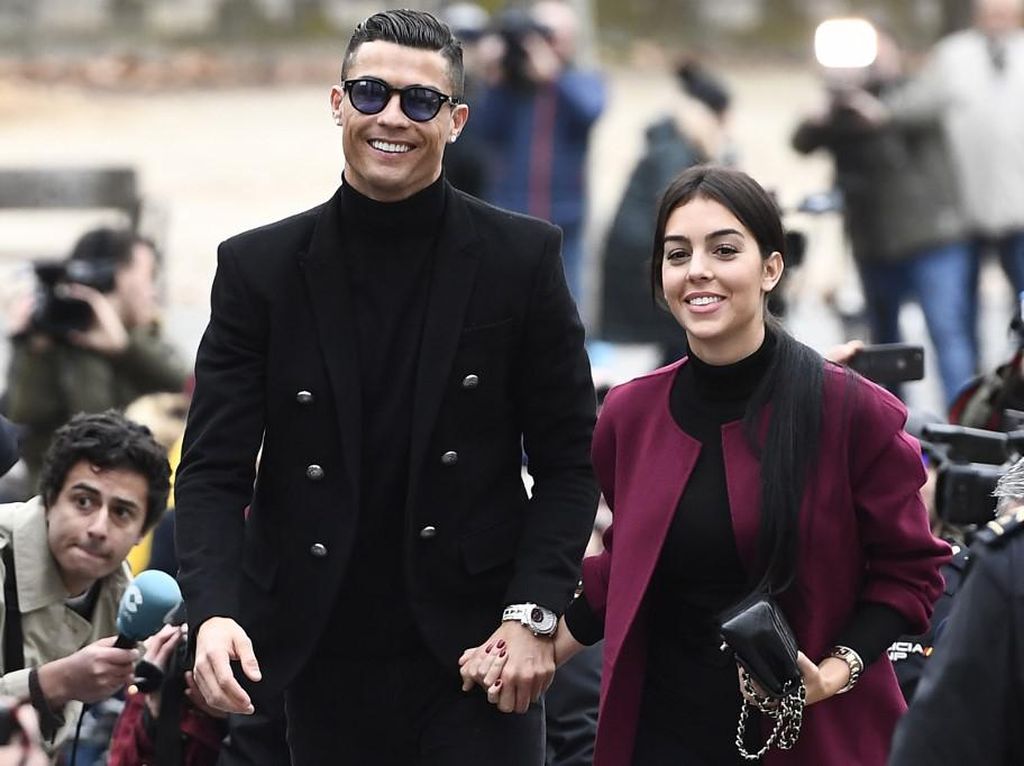 Saat Pacar Ronaldo Kirim Ucapan Ultah ke Anak Messi