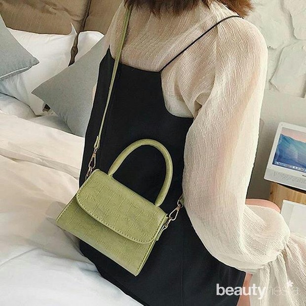 Sling bag merupakan favorit banyak wanita karena kelebihan yang dimiliki.