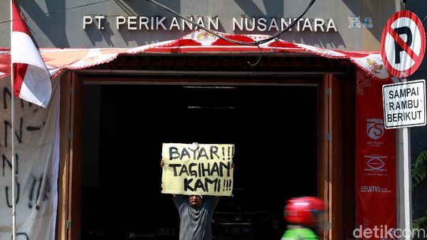 Tagihan Belum Dibayar, Kontraktor Nginep di Trotoar Berhari-hari