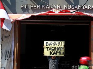 Tagihan Belum Dibayar, Kontraktor Nginep di Trotoar Berhari-hari