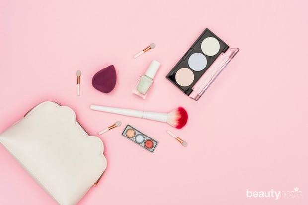 biar belanja makeup online makin hemat, coba produk travel-size yang mana kemasannya lebih kecil dibanding ukuran normal