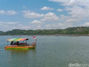 Viral Wisata Rakit di Rawa Jombor, Warga Dibuat Khawatir Viral Wisata Rakit di Rawa Jombor, Warga Dibuat Khawatir