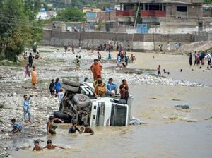 Video Banjir Terjang Afghanistan, 100 Orang Tewas