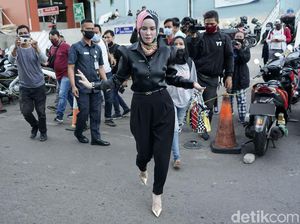 Lenggak-lenggok Angel Lelga di Tengah Kasus Penggerebekan