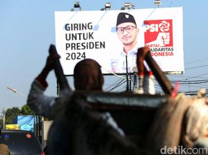 Baliho Besar Giring untuk Presiden 2024 Mejeng di Kalimalang
