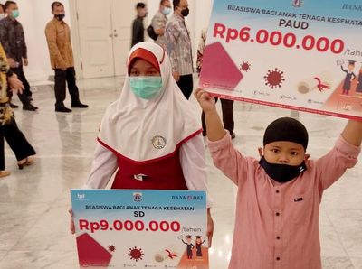 Beasiswa untuk Anak-anak Tenaga Kesehatan