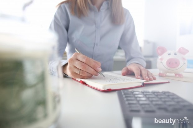 Kebanyakan suami yang bekerja tidak tahu berapa biaya yang sebenarnya dibutuhkan untuk bisa makan dengan layak selama satu bulan.