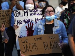 Ditembak Polisi AS, Jacob Blake Dirawat di RS dalam Keadaan Diborgol