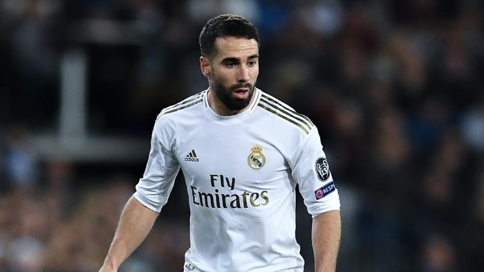 MADRID, SPAIN - FEBRUARY 26: Dani Carvajal of Real Madrid CF runs with the ball during the UEFA Champions League round of 16 first leg match between Real Madrid and Manchester City at Bernabeu on February 26, 2020 in Madrid, Spain. (Photo by David Ramos/Getty Images)