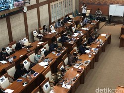 Erick Rapat Bareng DPR, Bahas Anggaran dan Produksi Vaksin Corona