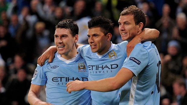 MANCHESTER, ENGLAND - OCTOBER 18:  Sergio Aguero of Manchester City celebrates scoring his team's second goal with team mates Gareth Barry (L) and Edin Dzeko (R) during the UEFA Champions League Group A match between Manchester City and Villareal CF at the Etihad Stadium on October 18, 2011 in Manchester, England.  (Photo by Michael Regan/Getty Images)
