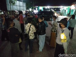 Penjemput Paksa Akhirnya Pasrah Jenazah Keluarga Dimakamkan Protap COVID-19