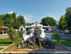 Keraton Kasepuhan Tutup, Pengelola Tetap Lestarikan Bangunan