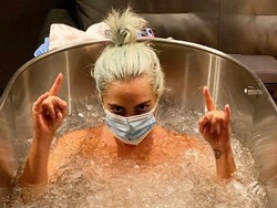 Lady Gaga Mandi Es Batu untuk Redakan Nyeri Otot dan Kelelahan