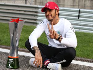 Lewis Hamilton, Kok Belum Perpanjang Kontrak dengan Mercedes?