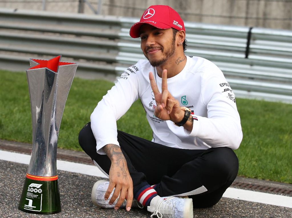 Lewis Hamilton, Kok Belum Perpanjang Kontrak dengan Mercedes? Lewis Hamilton, Kok Belum Perpanjang Kontrak dengan Mercedes?