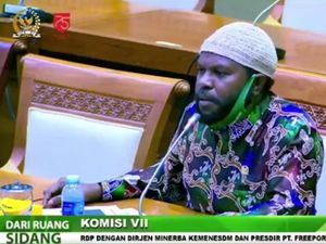 Brak! Tak Cuma Marthen Douw, Ini 6 Aksi Gebrak Meja di DPR Sejak 2004 Brak! Tak Cuma Marthen Douw, Ini 6 Aksi Gebrak Meja di DPR Sejak 2004