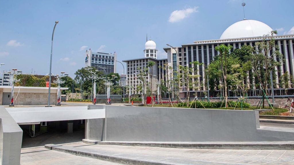 Suasana halaman Masjid Istiqlal Jakarta, Kamis (27/8/2020). Renovasi Masjid Istiqlal telah rampung 100 persen. ANTARA FOTO/Nova Wahyudi/nz