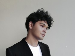 Mikha Angelo dan Gregoria Mariska Tunjung Resmi Tunangan