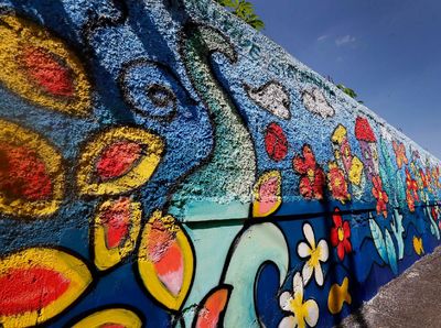 Mural Warna-warni Percantik Permukiman di Bandung
