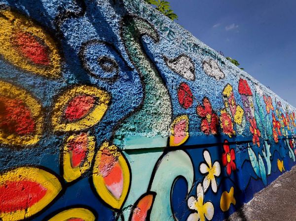 Mural Warna-warni Percantik Permukiman di Bandung