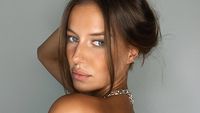 Foto: Model Cantik yang Digosipkan Pacar Brad Pitt, Mirip Angelina Jolie