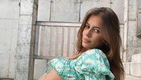 Hobi Minum Jus, Ini Nicole Poturalski Pacar Baru Brad Pitt yang Cantik