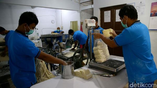 Pabrik Mie Rumahan Ini Produksi 1 Ton Mie Sehari Lho
