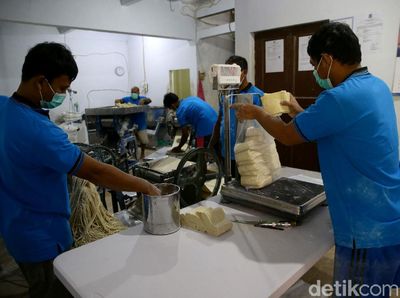 Pabrik Mie Rumahan Ini Produksi 1 Ton Mie Sehari Lho