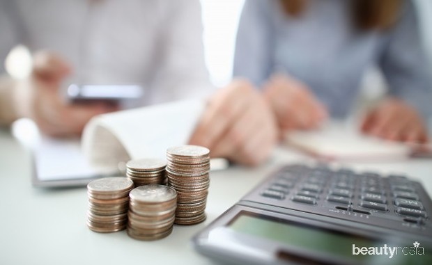 Jika memang penghasilan suami masih belum bisa memenuhi semua kebutuhan bulanan sekaligus keperluan tabungan, tidak ada salahnya untuk sama-sama mencari kemungkinan sumber penghasilan lain.