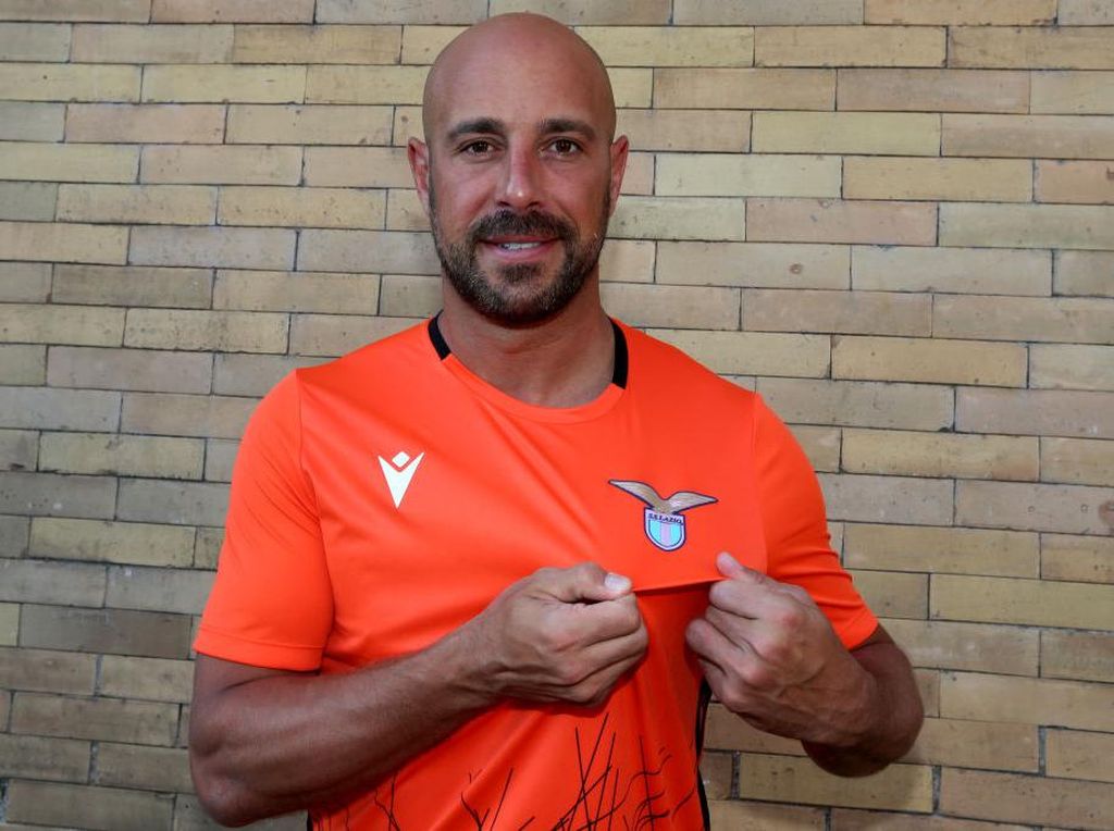 Dilepas Milan, Pepe Reina Gabung Lazio Dilepas Milan, Pepe Reina Gabung Lazio