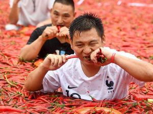 5 Orang Ini Berhasil Pecahkan Rekor Makan Cepat dalam Waktu 1 Menit