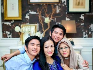 Rizki DA dan Potret Seru Kulinerannya Bareng Keluarga Rizki DA dan Potret Seru Kulinerannya Bareng Keluarga