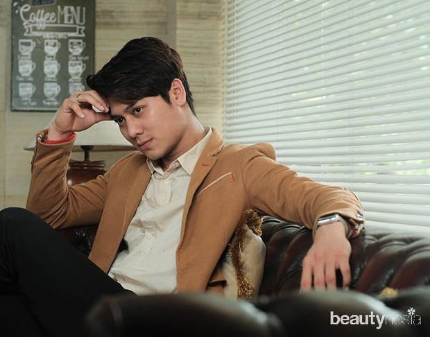 Rizky Billar Tampil Tampan Dengan Jas Begini 8 Potretnya