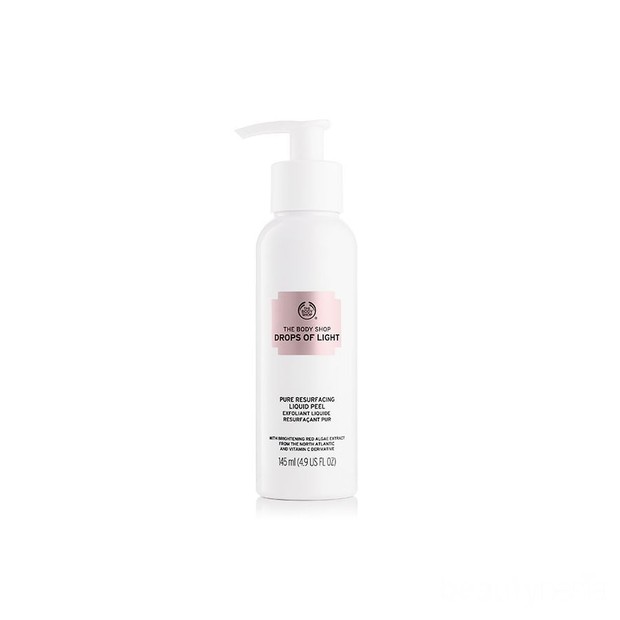 The Body Shop Drops Of Light Liquid Peel ini mengandung alga merah, mineral, nutrisi dan kaya akan vitamin C. Apabila digunakan terus menerus kulit akan tampak sehat, lebih bercahaya dan tekstur kulit tampak halus.