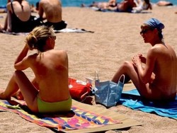 Dalih Kebebasan Saat Menteri Bela Perempuan Telanjang Dada