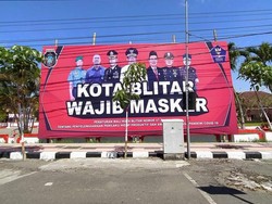 Viral Baliho Kota Blitar Wajib Masker Tapi Pejabatnya Tak Bermasker