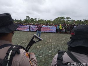 Warga 3 Kampung Pemilik Hak Ulayat Area Freeport Demo Kantor Bupati Mimika
