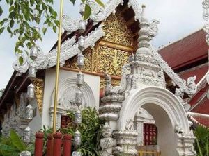 Foto: Wat Dokkam, Kuil Mungil Nan Cantik dari Chiang Mai