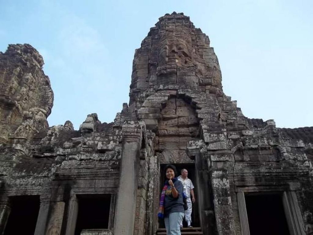 Menyusuri Lorong Waktu di Kuil Bayon Siem Reap