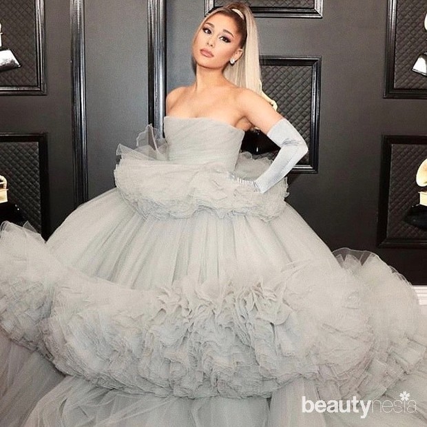 Ariana Grande berperan dalam perilisan single