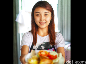 Aviana Penjual Ayam Geprek Cantik yang Bikin Pembeli Penasaran