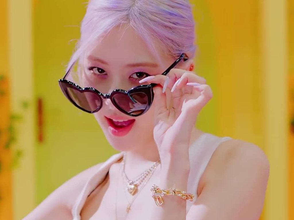 Foto: Makeup Colorful Blackpink x Selena Gomez di Video Ice Cream Foto: Makeup Colorful Blackpink x Selena Gomez di Video Ice Cream