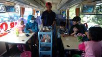 Di Pemalang Ada Bus Wisata yang Dirombak Jadi Angkringan Lho
