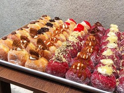 Jajan Bomboloni, Donat Ala Italia di 5 Bakery Online Ini